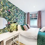 Apartment 2 Bed With Parking, Holgate Hideout *
