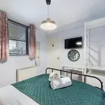 Apartment 2 Bed With Parking, Holgate Hideout