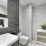 2 Bed With Parking, Holgate Hideout Apartment York