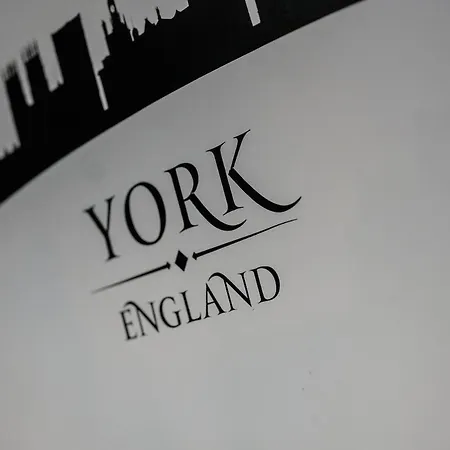 Modern York Apartment Walk To City Centre & Station Free Parking *