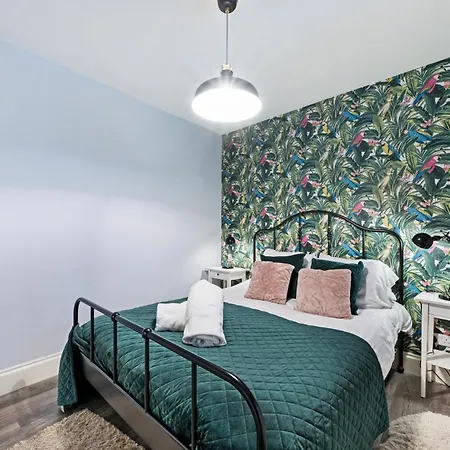 Modern York Apartment Walk To City Centre & Station Free Parking Apartment York