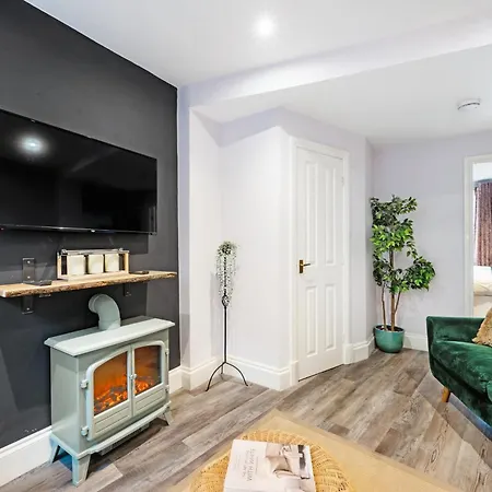 Modern York Apartment Walk To City Centre & Station Free Parking Apartment