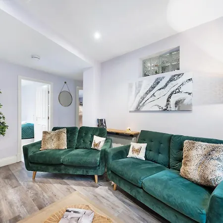 Modern York Apartment Walk To City Centre & Station Free Parking Apartment *