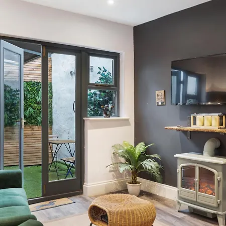 Modern York Apartment Walk To City Centre & Station Free Parking * York