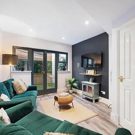 Modern York Apartment Walk To City Centre & Station Free Parking York