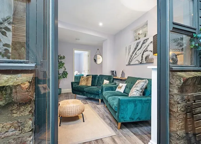 Glasswing The Holgate Hideout