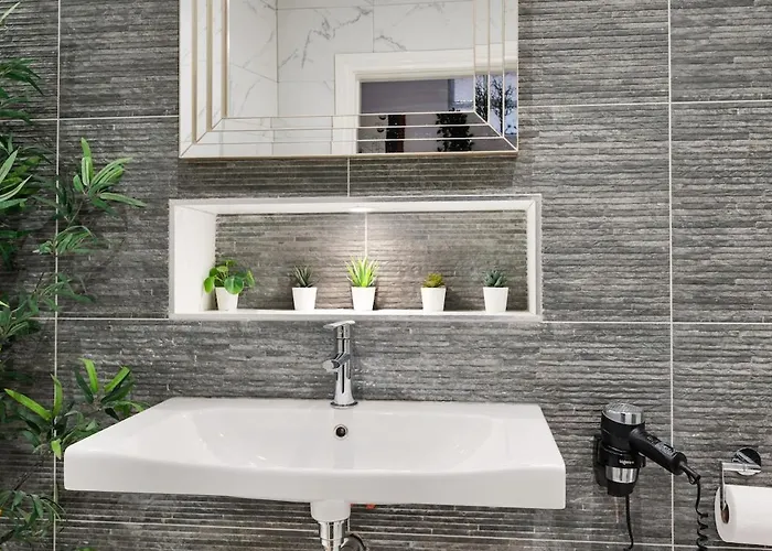 Glasswing The Holgate Hideout